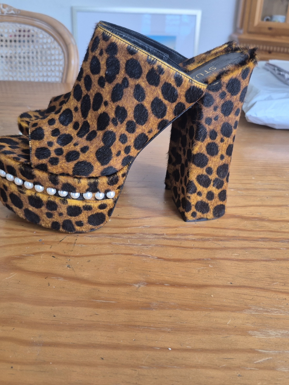 Nwt, Never Worn Stuart Weitzman Leopard Print Platform Pearl Trim Calfskin Slide - Picture 5 of 13